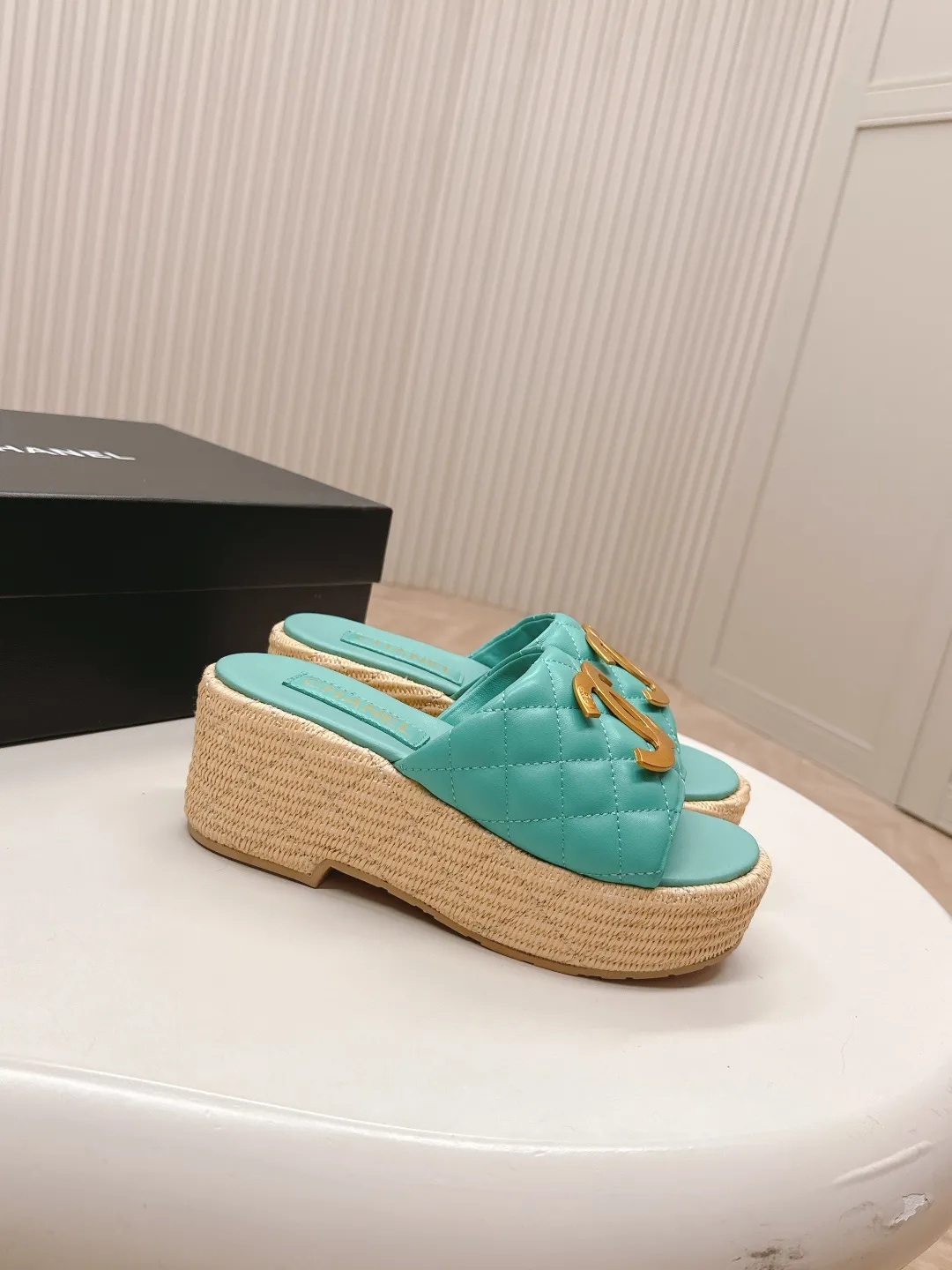 👟👟Ex-factory price 560👟👟 CHANEL Chanel 2025 new sandals and slippers series classic series every style is great rhombus platform sandals and slippers elegant and noble comfortable and versatile upper: sheepskin foot pad: sheepskin sole: rubber outsole size: 35-40